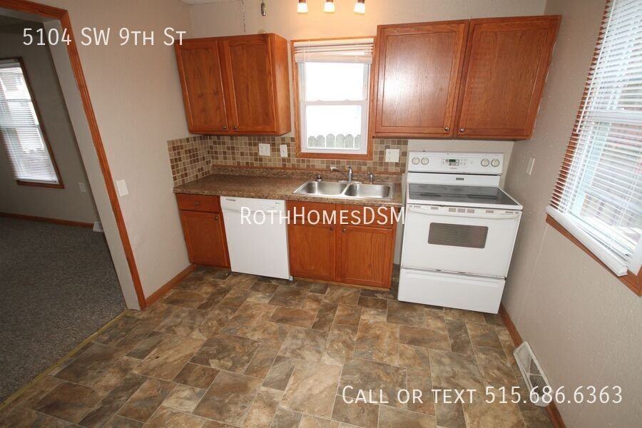 5104 Sw 9th St - Photo 3 of 16