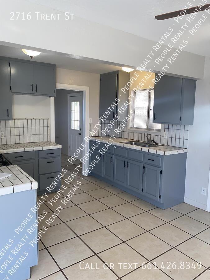 2716 Trent St - Photo 4 of 10