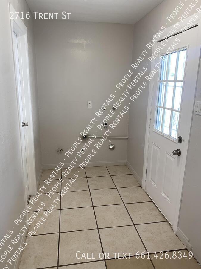 2716 Trent St - Photo 6 of 10