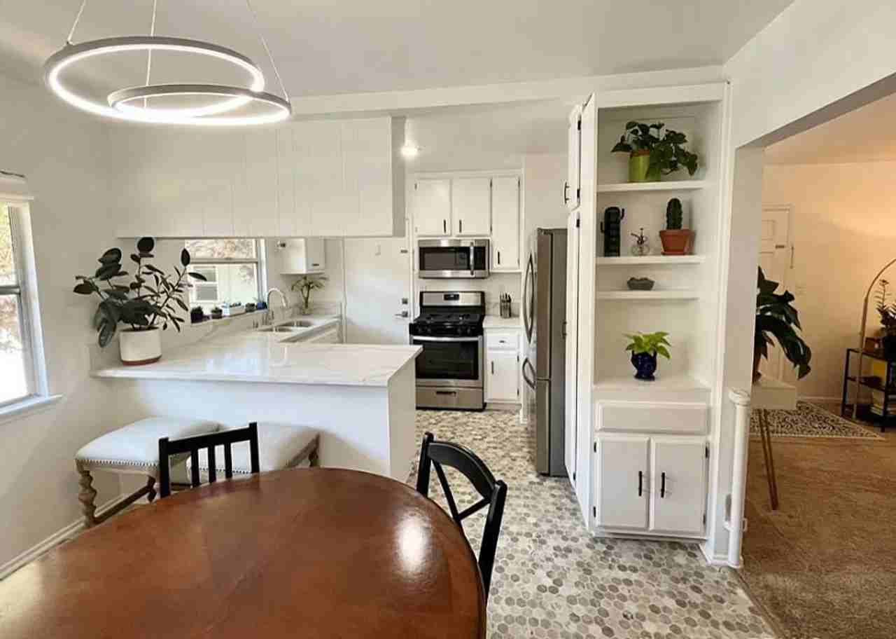 5829 Bowcroft St #4 - Photo 4 of 17