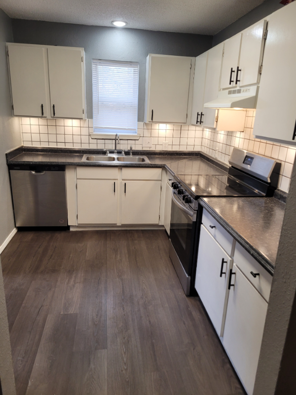 1601 N Hills Blvd - Photo 2 of 15