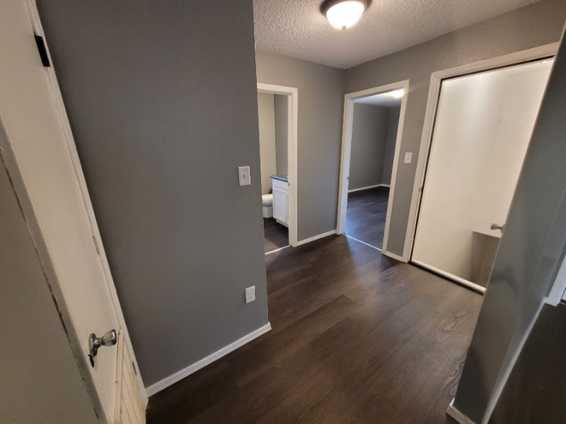 1601 N Hills Blvd - Photo 3 of 15