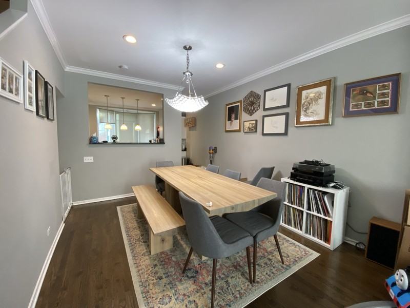 2700 N Seminary Ave - Photo 2 of 5