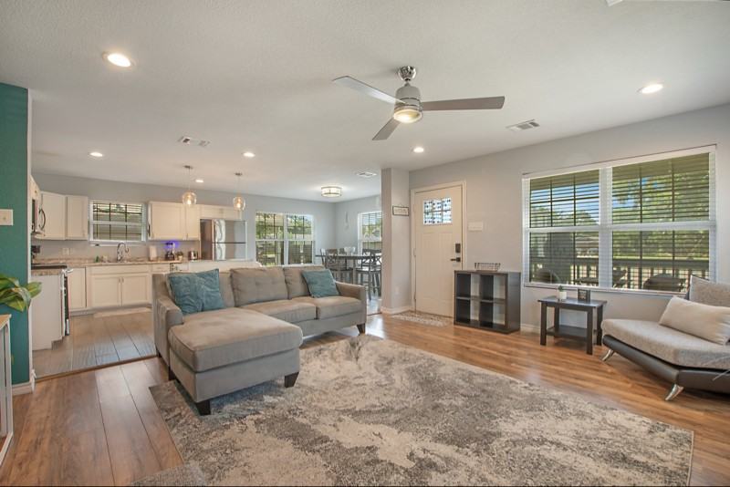 958 E Allen Ave - Photo 2 of 20