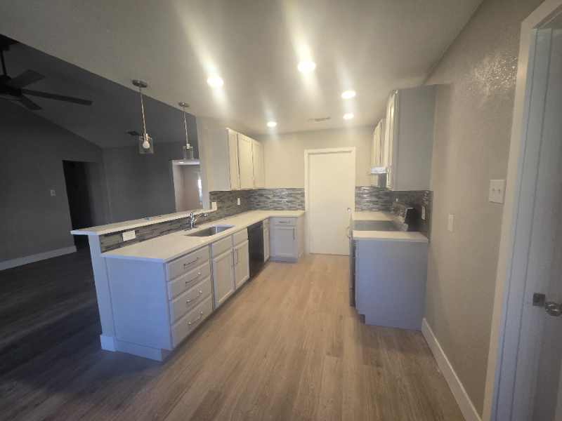 4911 Belle Ellen - Photo 4 of 14