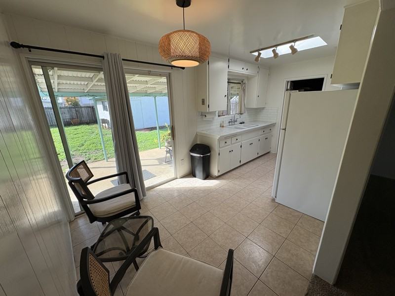 1729 S Clementine St - Photo 5 of 10