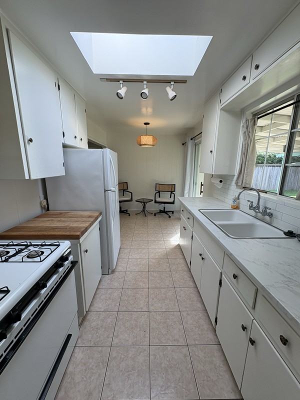 1729 S Clementine St - Photo 6 of 10