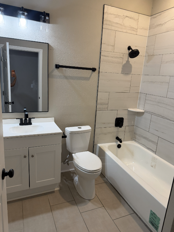 1915 Phoenix Ave - Photo 2 of 6