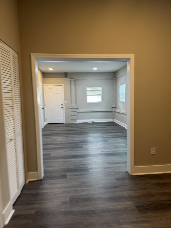 1915 Phoenix Ave - Photo 5 of 6