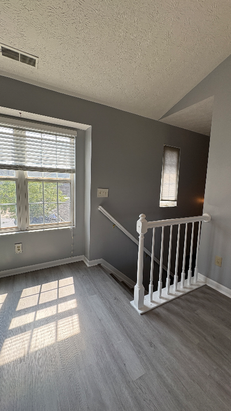 4676 Court Yard Dr - Photo 7 of 20