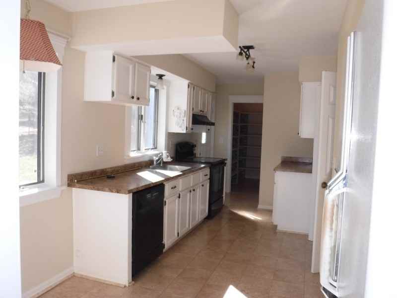 1 Hilltop Ct - Photo 2 of 17