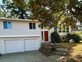 featured image of 202 Vashon Ave Se #1