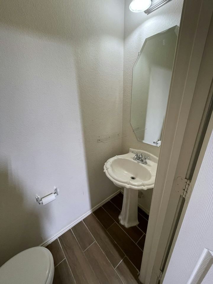 1700 Kemah Drive - Photo 7 of 9