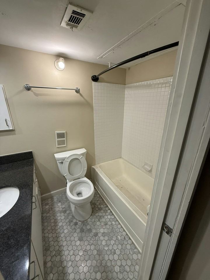 4241 Buena Vista Street, Unit 14 - Photo 7 of 9