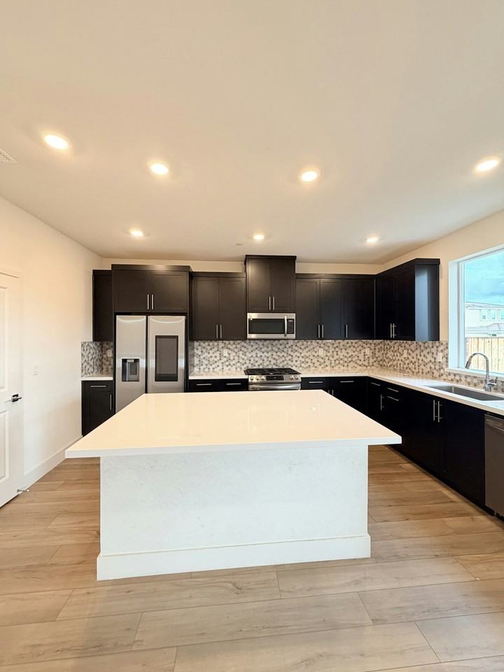 5242 Upton Avenue - Photo 4 of 29