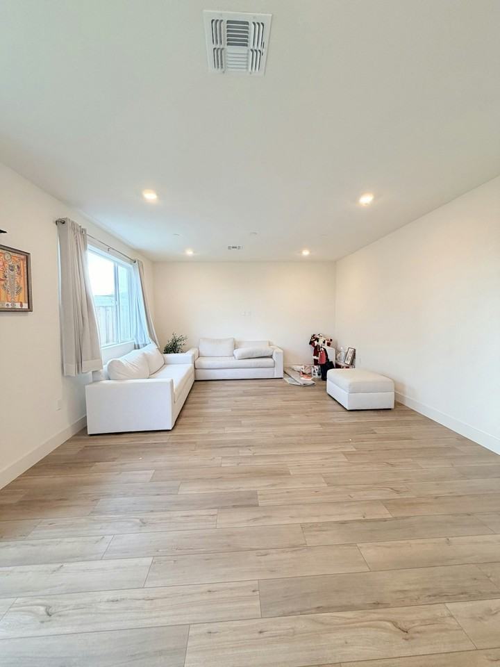 5242 Upton Avenue - Photo 6 of 29