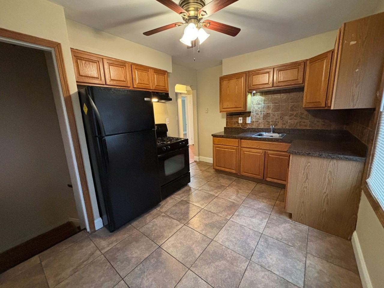 920 East Mapledale Avenue - Photo 3 of 15