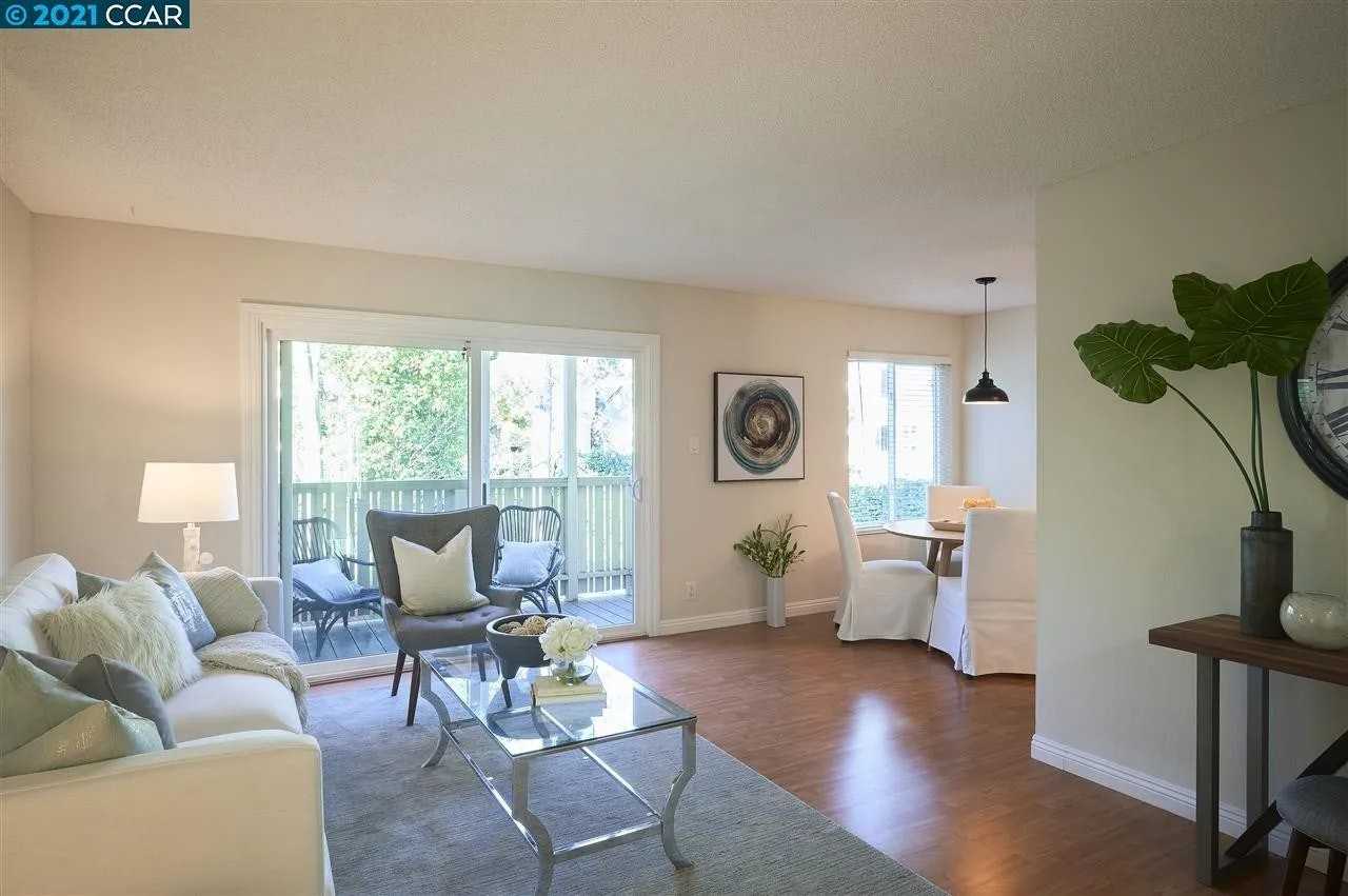 2728 Oak Road - Photo 4 of 20