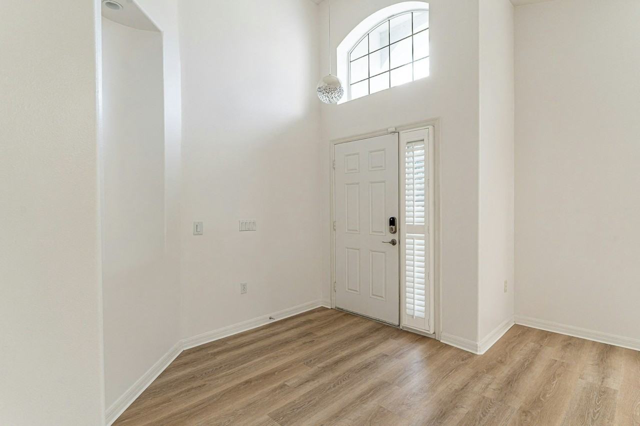 1613 Crown Hill Boulevard - Photo 4 of 45