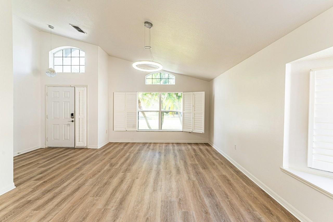 1613 Crown Hill Boulevard - Photo 7 of 45