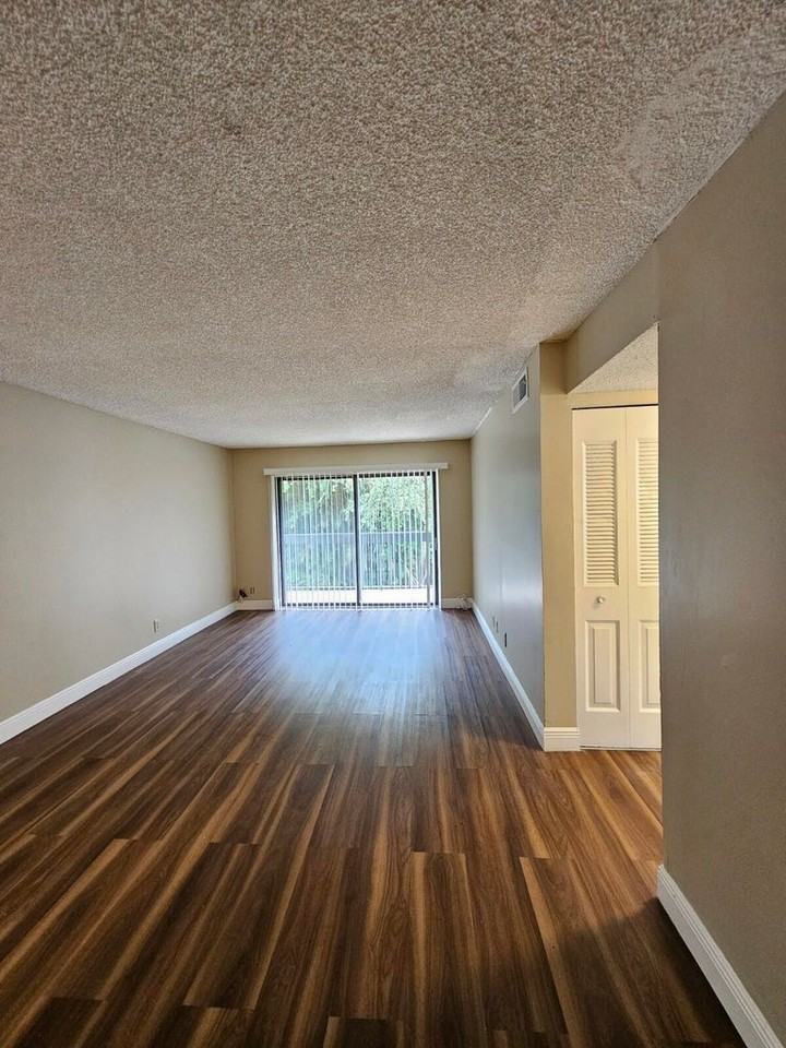 200 N Congress Ave #2 - Photo 7 of 18