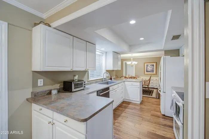 2704 South Terrace Road - Photo 4 of 33