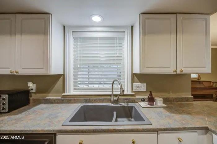 2704 South Terrace Road - Photo 7 of 33