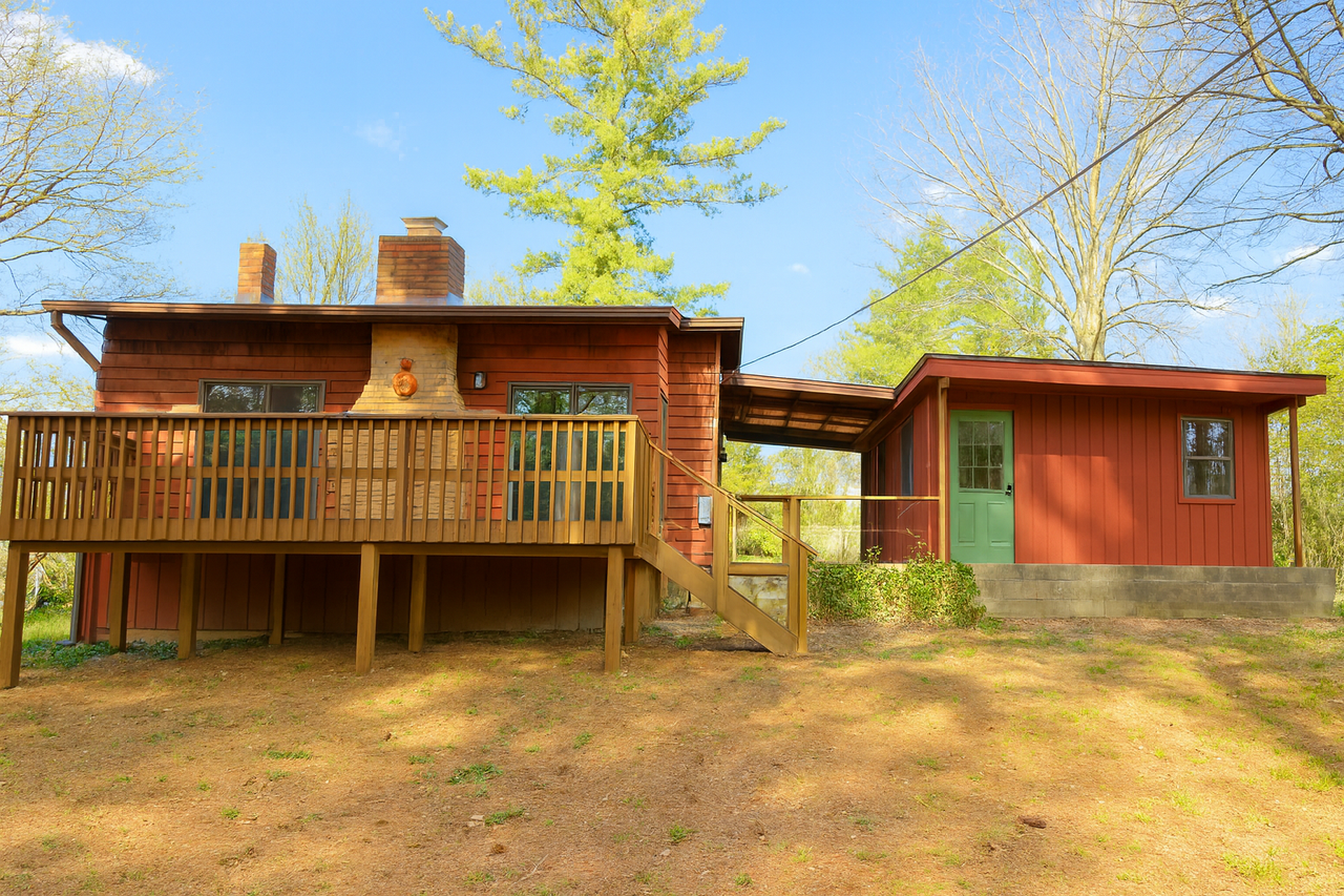 1065 Mountain View St #NA - Photo 4 of 32