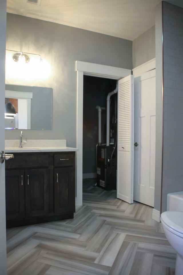 218 E 7th St #104 - Photo 4 of 4