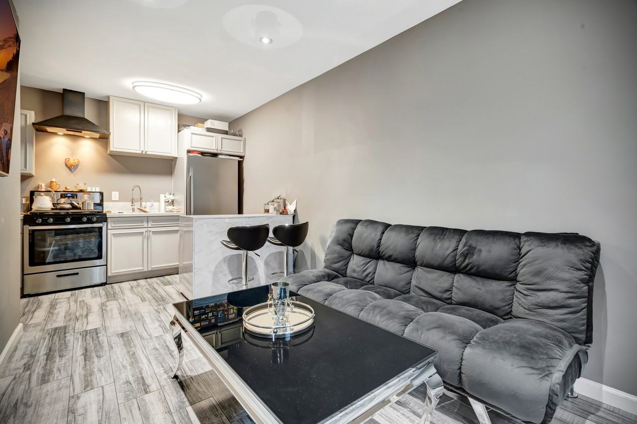 6554 Greenbush Ave #NA - Photo 2 of 9