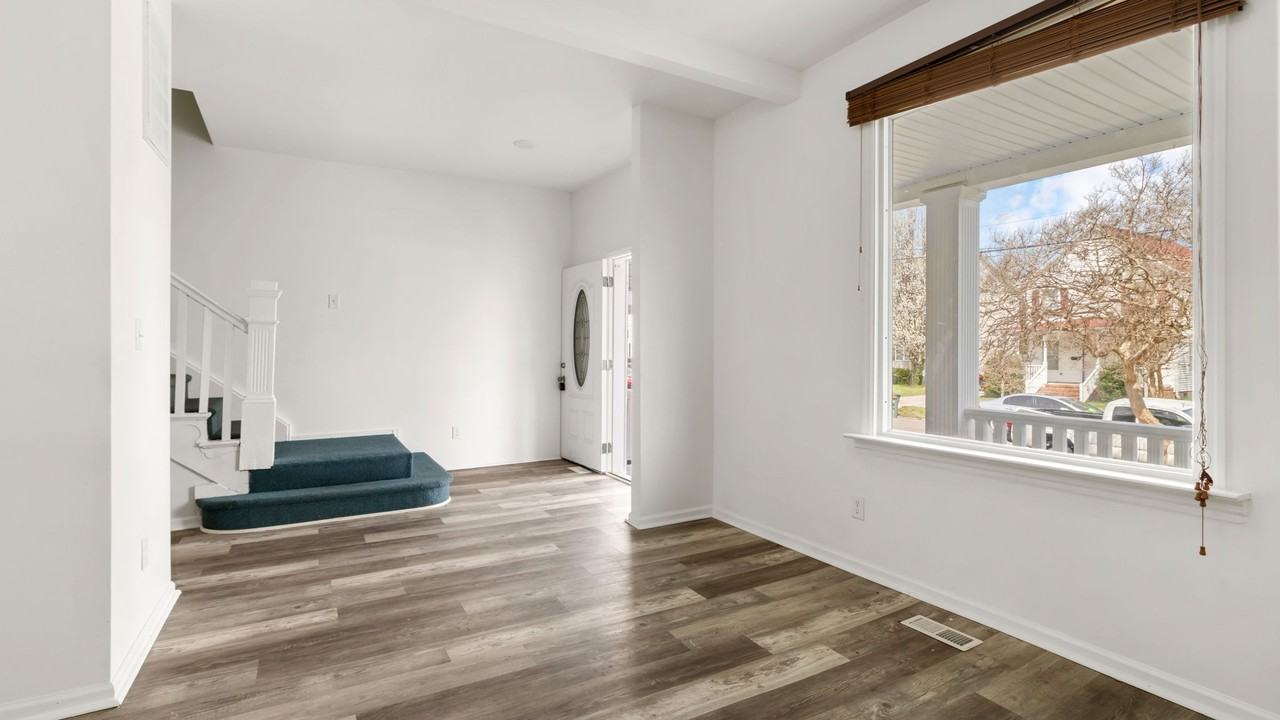 417 W 30th St #1 - Photo 6 of 41