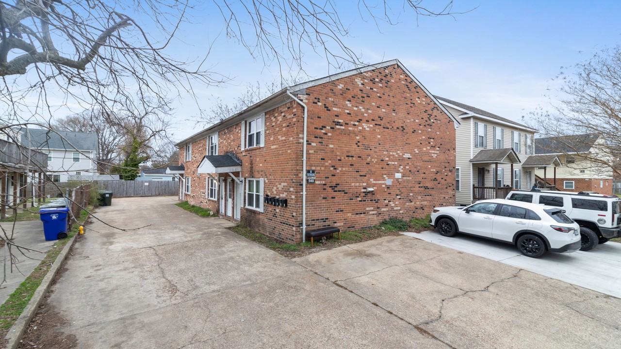 540 Ashlawn Drive - Photo 2 of 30