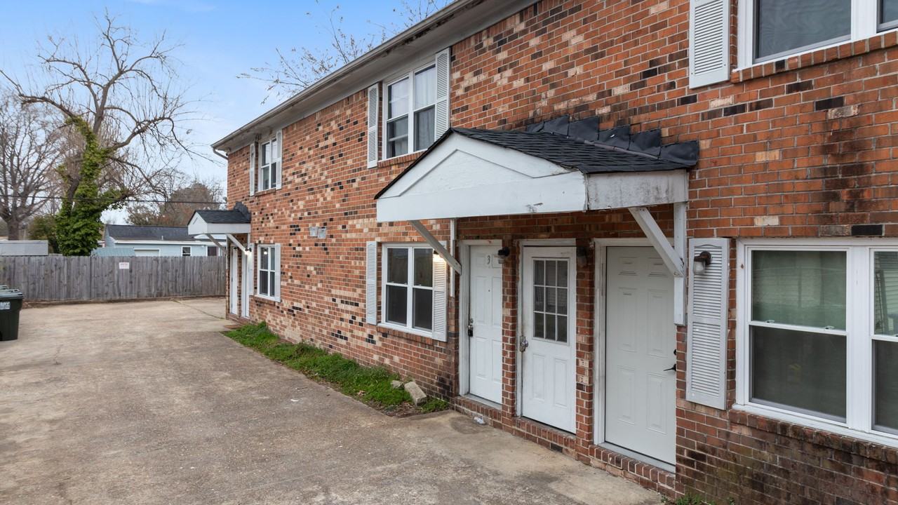 540 Ashlawn Drive - Photo 4 of 30