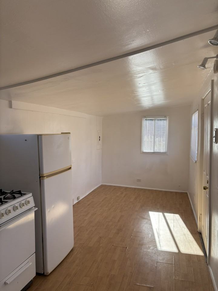 Bacon & Cape May - Photo 3 of 7