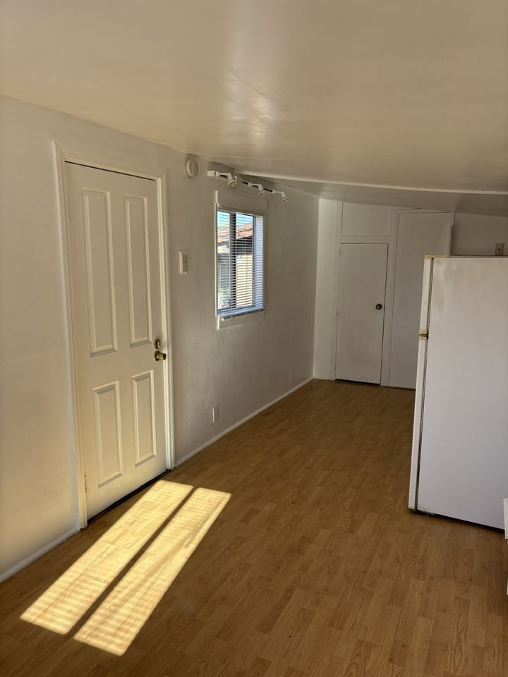 Bacon & Cape May - Photo 6 of 7