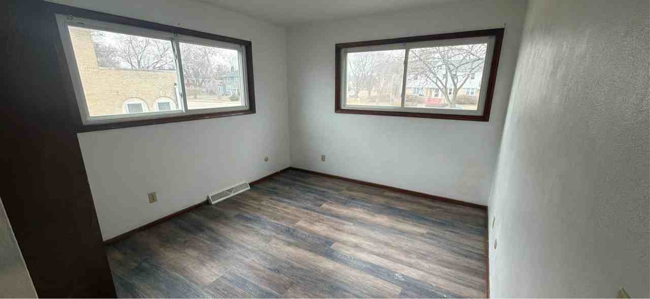 906 5th Avenue South - Photo 7 of 28