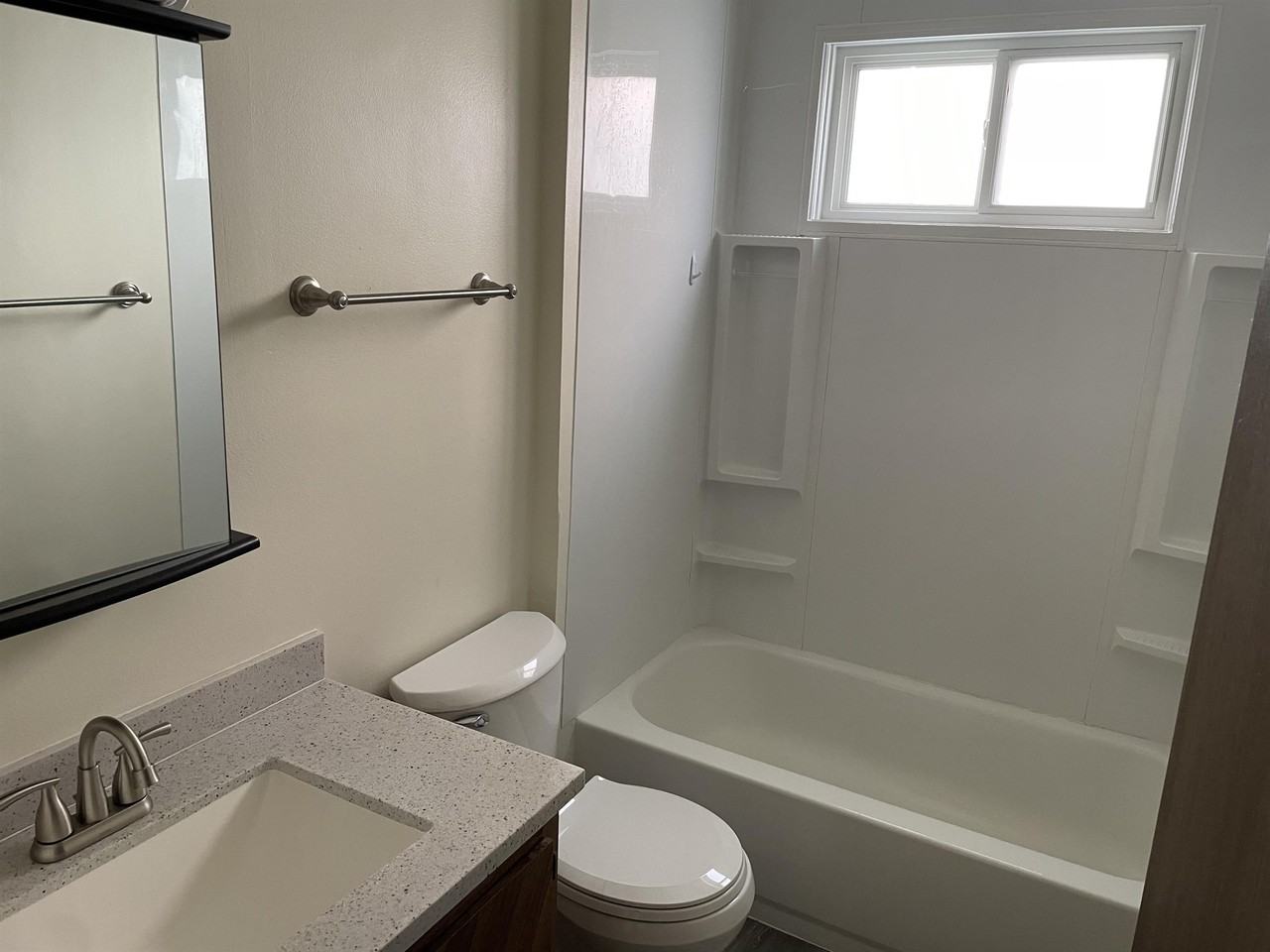 512 Breezy Point Drive - Photo 4 of 17