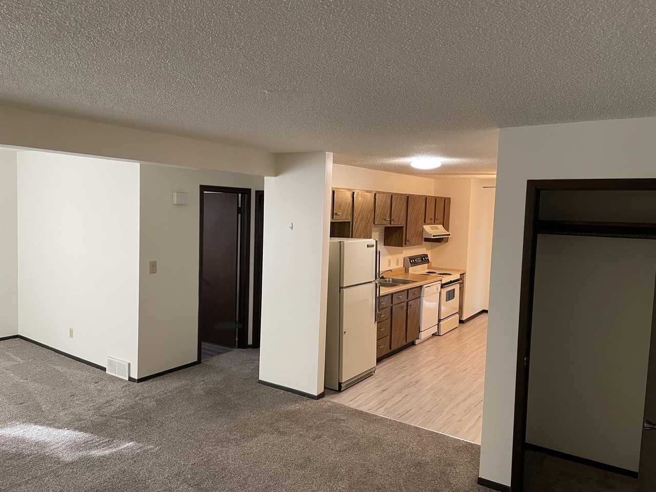 512 Breezy Point Drive - Photo 7 of 17