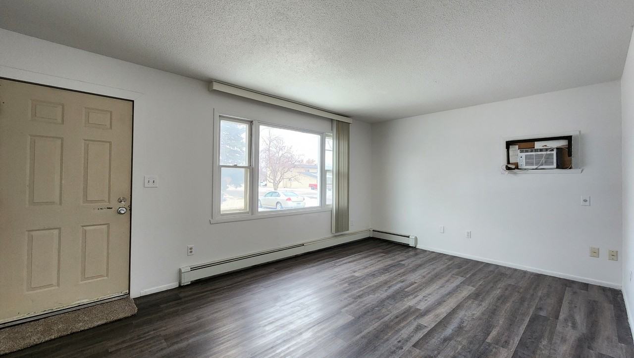 525 7th Avenue East - Photo 3 of 41