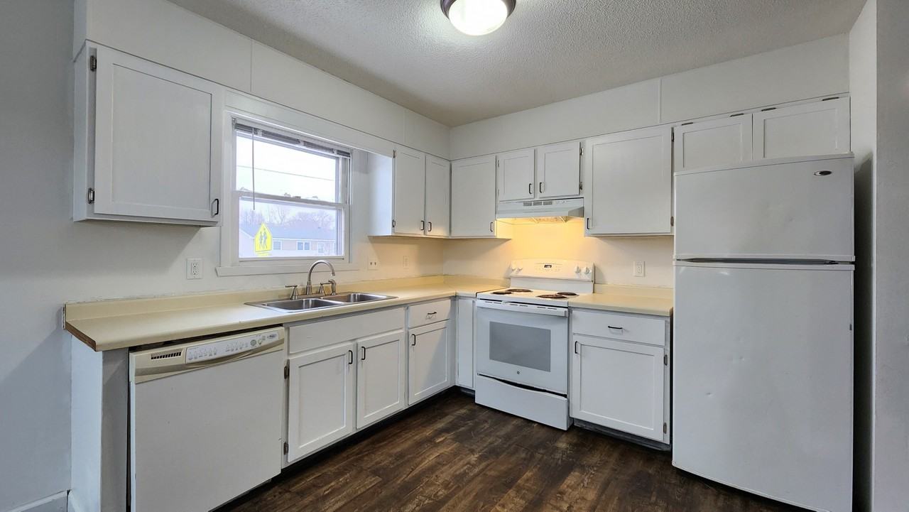 525 7th Avenue East - Photo 7 of 41