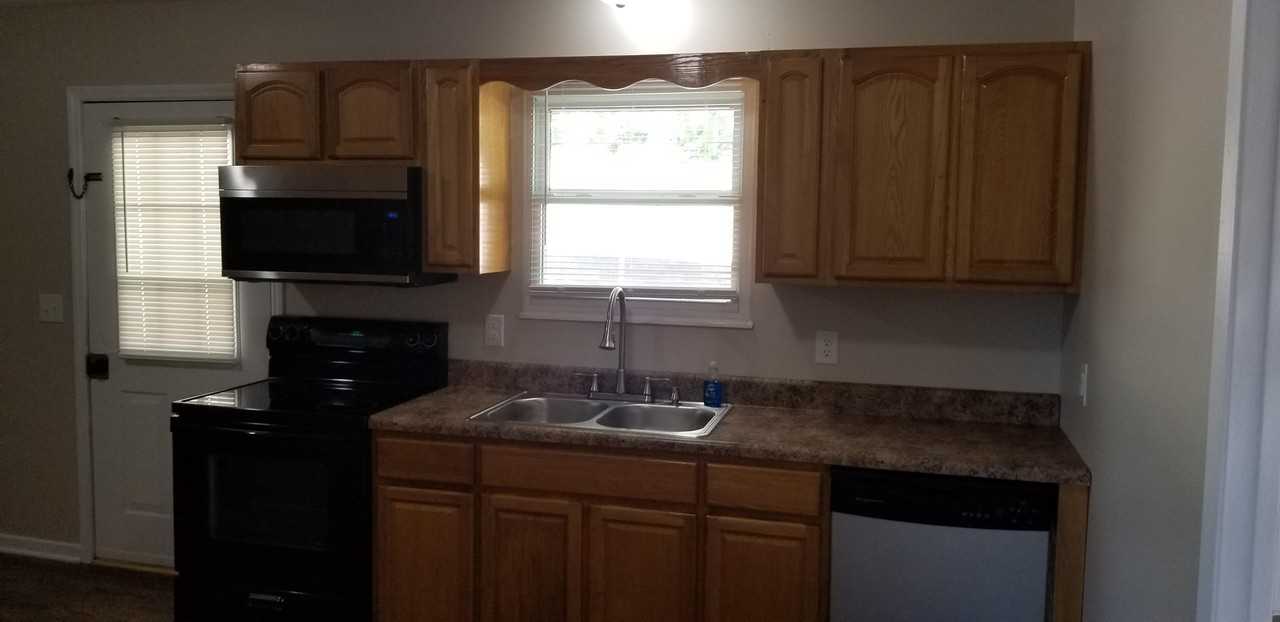 164 Biggs Street - Photo 4 of 11