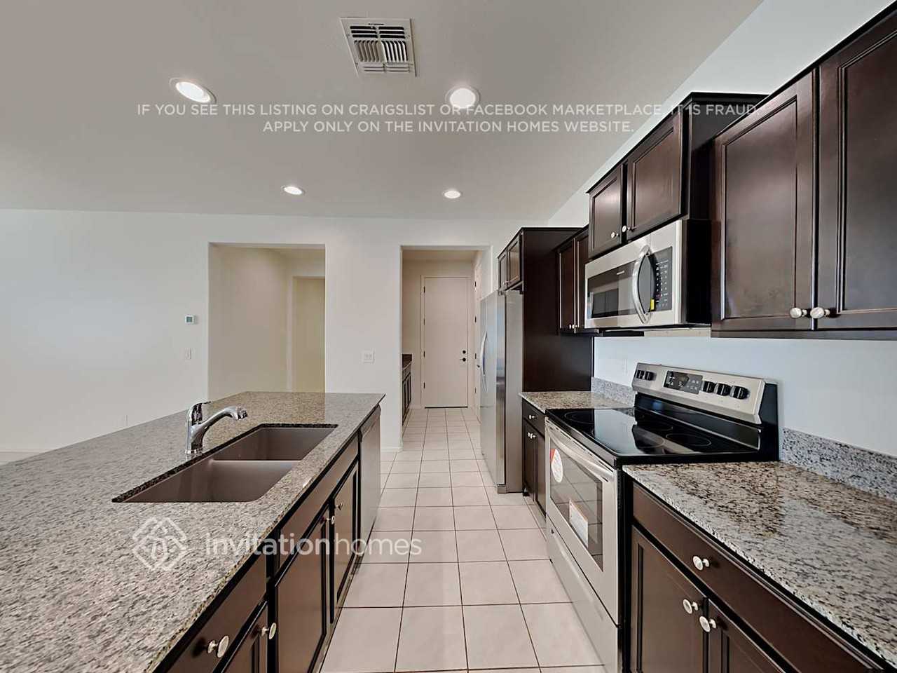 18203 W Fulton St - Photo 6 of 20