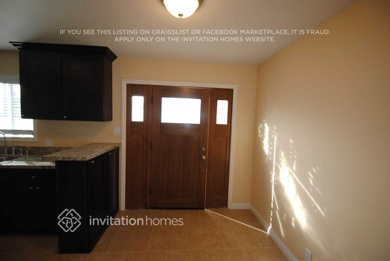 1018 W G St - Photo 5 of 17