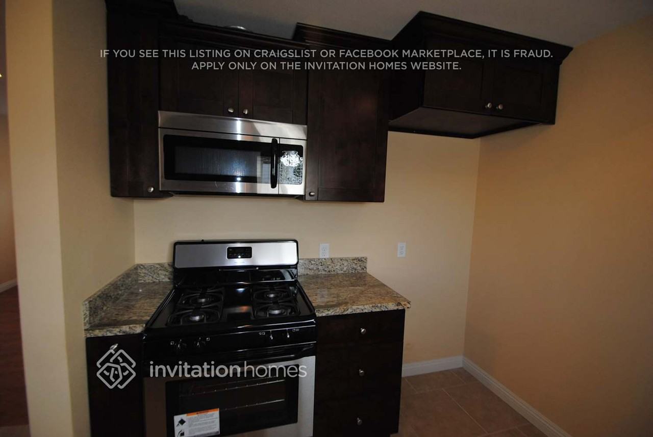 1018 W G St - Photo 7 of 17