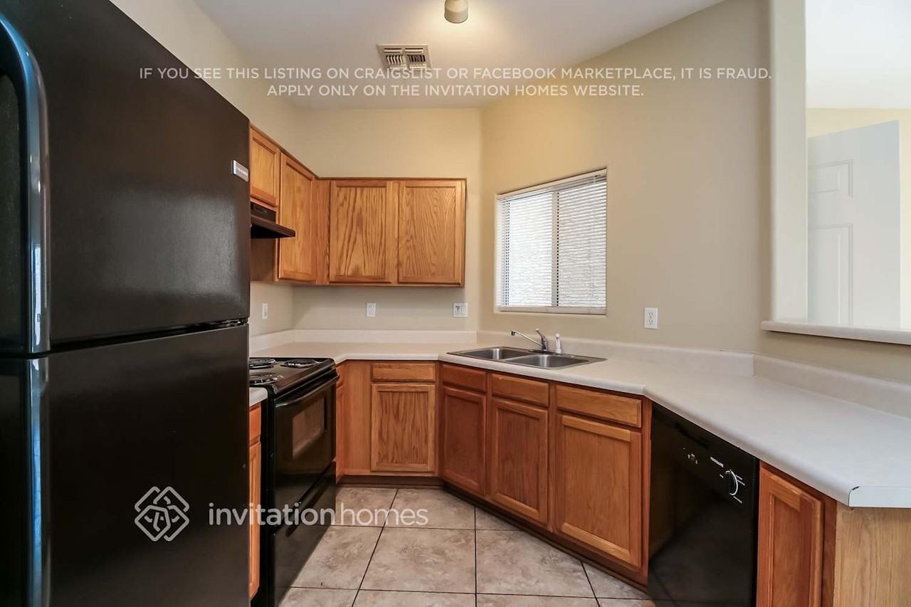 3718 W Oregon Ave - Photo 3 of 19