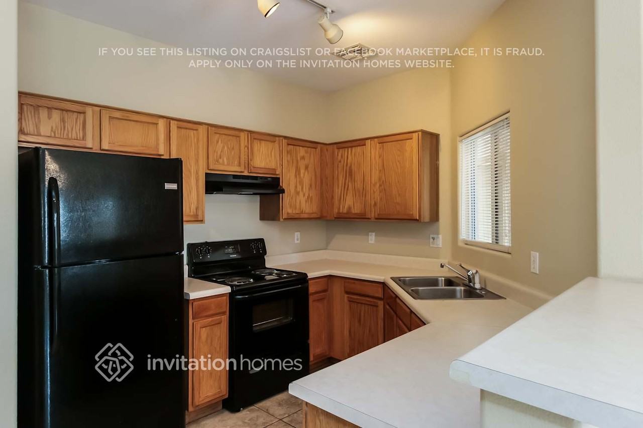 3718 W Oregon Ave - Photo 5 of 19