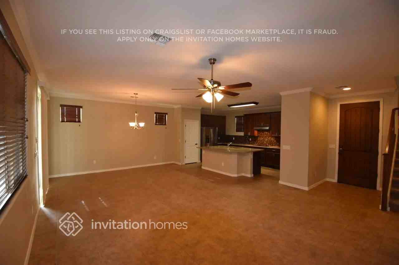 227 N Scott Dr - Photo 2 of 15