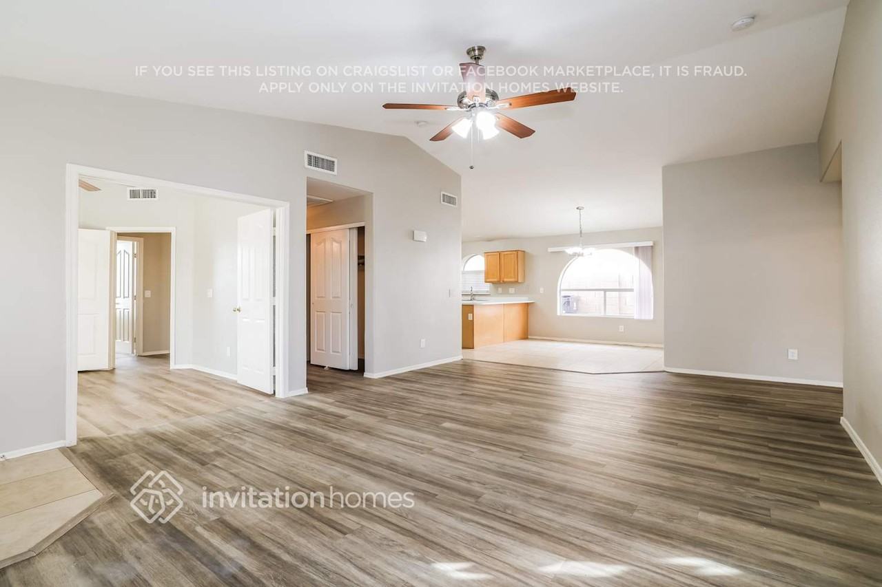 12534 W Edgemont Ave - Photo 4 of 17