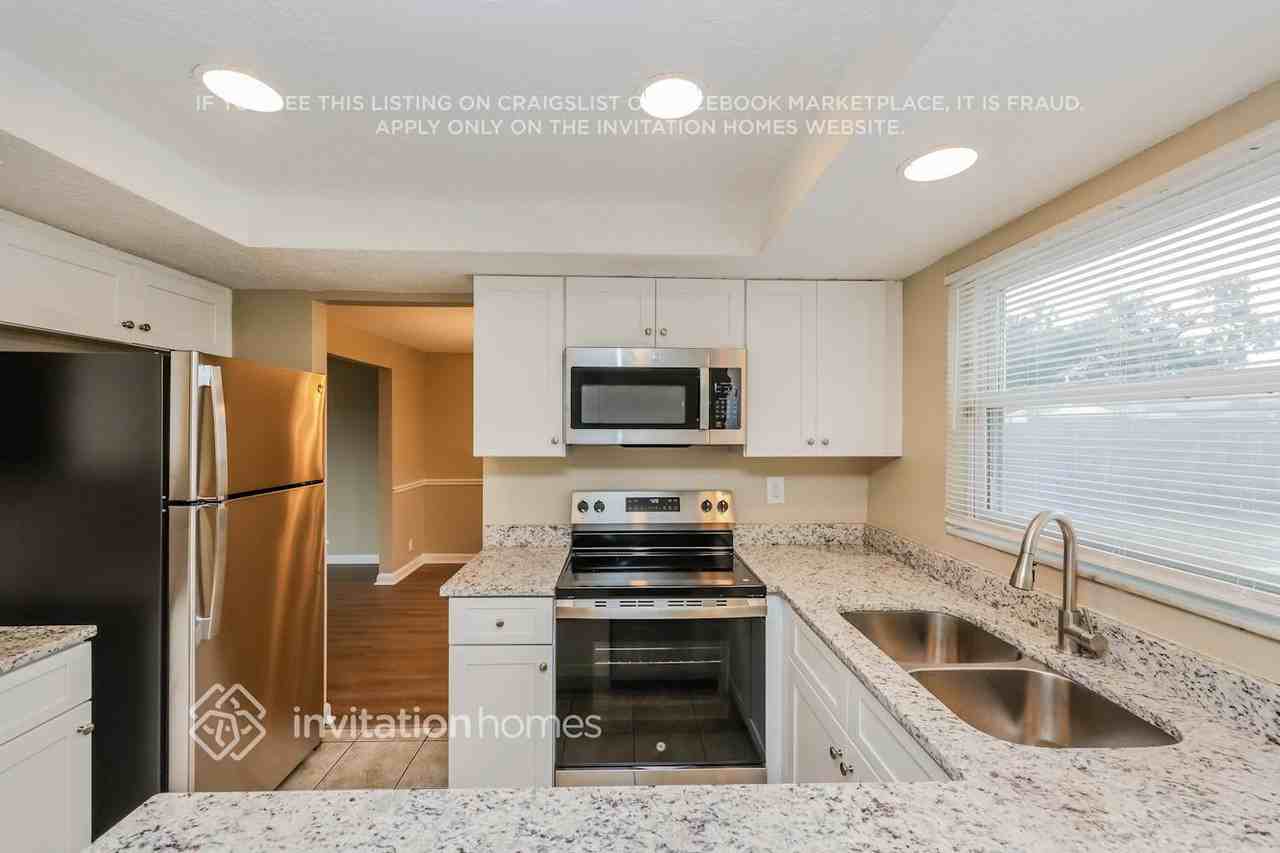 1705 Village Ct - Photo 7 of 18