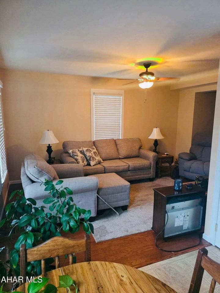 215 Garber St - Photo 4 of 10